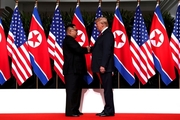 El presidente de EE.UU., Donald Trump, y el líder norcoreano, Kim Jong-un, se estrechan la mano en el hotel Capella de la isla Sentosa, en Singapur, el 12 de junio de 2018. / Reuters