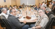 SOMOS Compañeros. Héctor Daer y Juan Carlos Schmid encabezaron ayer la cumbre donde la CGT se despegó de la marcha de Pablo Moyano y avaló la reforma laboral.